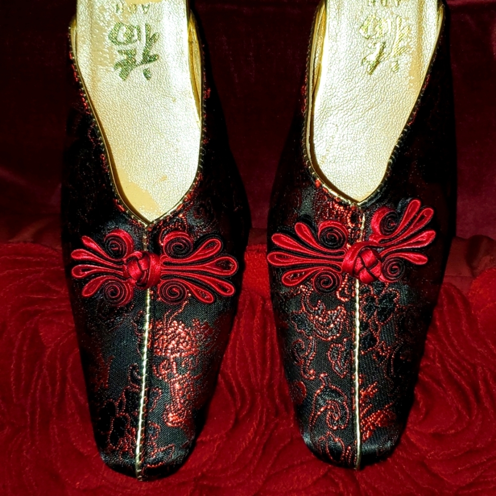 Chinese Style, Woman's Shoe, Size 7 1/2 - Picture 7 of 9